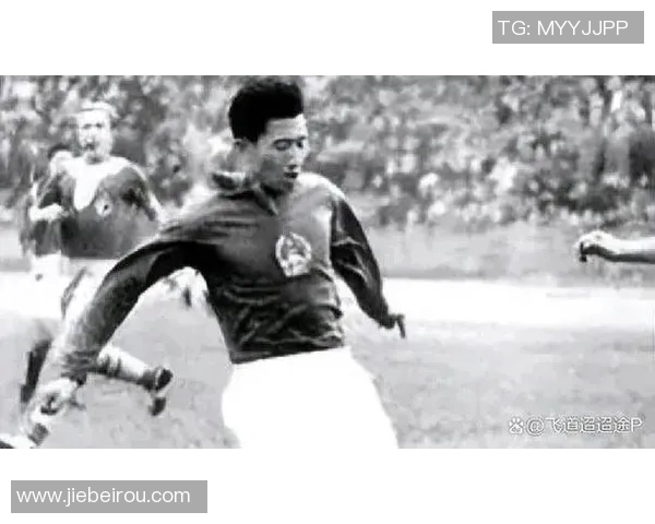 足球明星挑战霸王步法展现独特魅力与技巧的完美结合